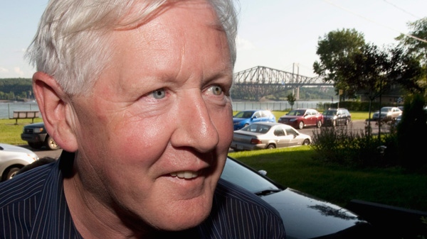 Liberal Leader Bob Rae arrives at an annual BBQ party at Senator Dennis Dawson's house in Quebec City, Friday, August 5, 2011. (Jacques Boissinot / THE CANADIAN PRESS)