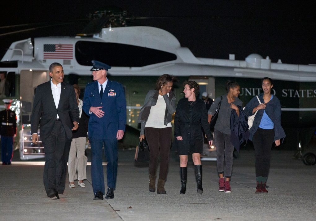 Barack Obama, Michelle Obama arrive in Hawaii