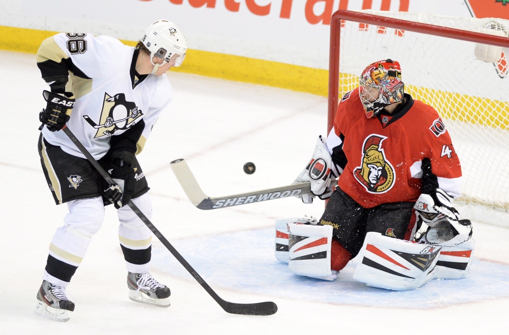 Video: Senators' goalie Anderson stops Crosby on early breakaway
