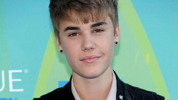 Justin Bieber arrives at the Teen Choice Awards on Sunday, Aug. 7, 2011 in Universal City, Calif. (AP / Dan Steinberg)