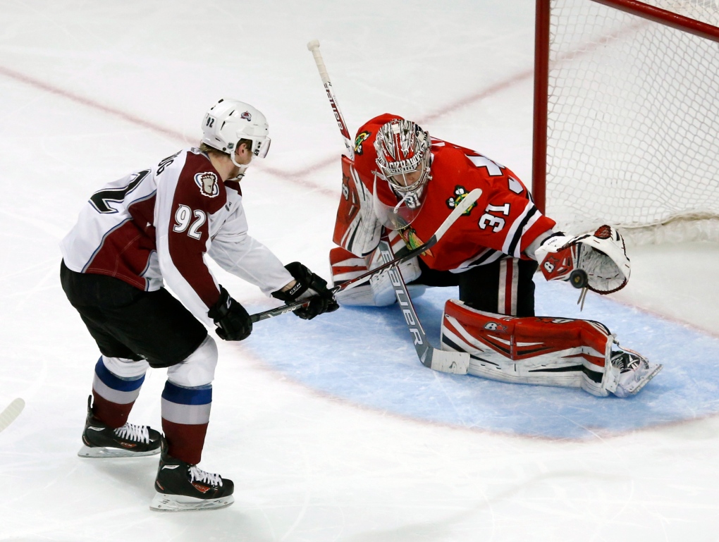 Toews helps Avalanche beat Penguins 3-2 for 28th home win