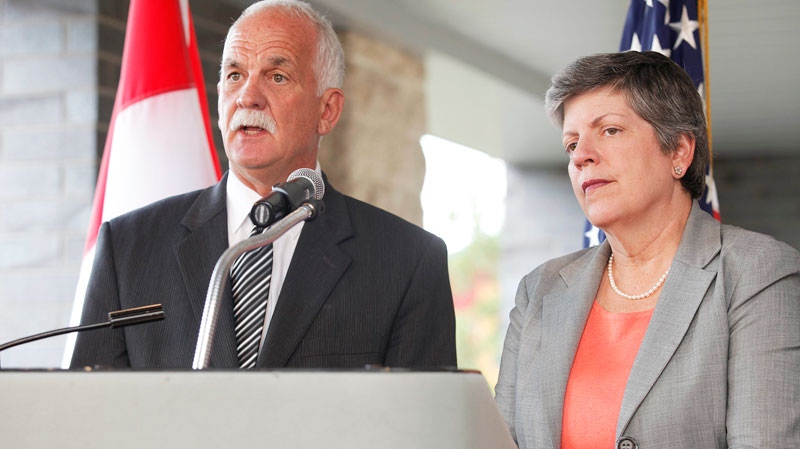 Canada's Public Safety Minister, Vic Toews and U.S. Secretary of Homeland Security, Janet Napolitano espond to media questions at a press conference in Winnipeg, Monday, August 15, 2011. (John Woods / THE CANADIAN PRESS)