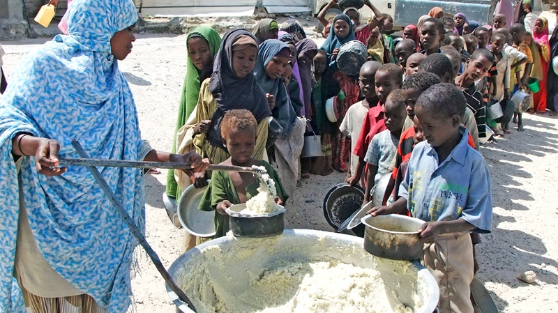 Somali children line up to receive cooked food in Mogadishu, Somalia, Monday, Aug. 15, 2011. (AP / Farah Abdi Warsameh)