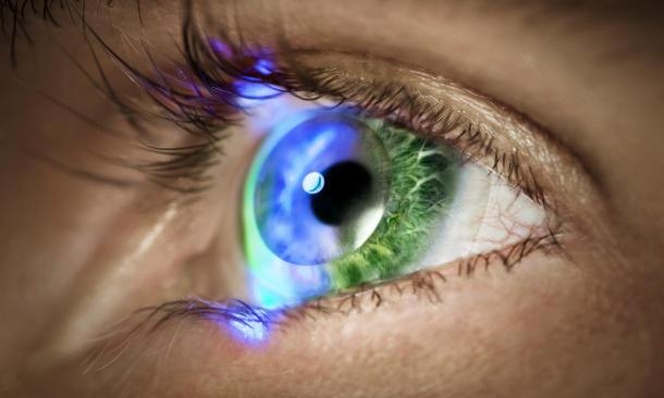 Innovega's iOptik system is 'smart' contact lenses