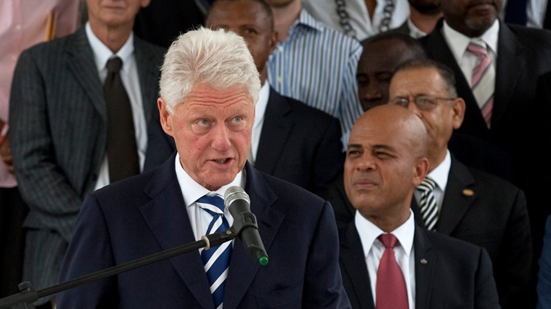 Former U.S. President and UN special envoy to Haiti, Bill Clinton, left, delivers a speech during a press conference in Port-au-Prince, Haiti, Wednesday, Aug. 17, 2011. (AP / Dieu Nalio Chery)