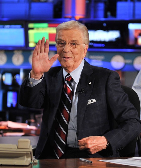 Lloyd Robertson waves to the crew after signing off from CTV National News for the last time on Thursday, Sept. 1, 2011. (George Pimentel / CTV)          