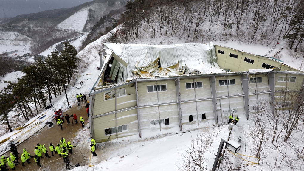 Roof of South Korean resort collapses killing 10