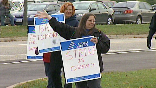 Striking college staff thank their supporters outside Conestoga College in Kitchener, Ont. a day after a tentatve deal was reached, Monday, Sept. 19, 2011.