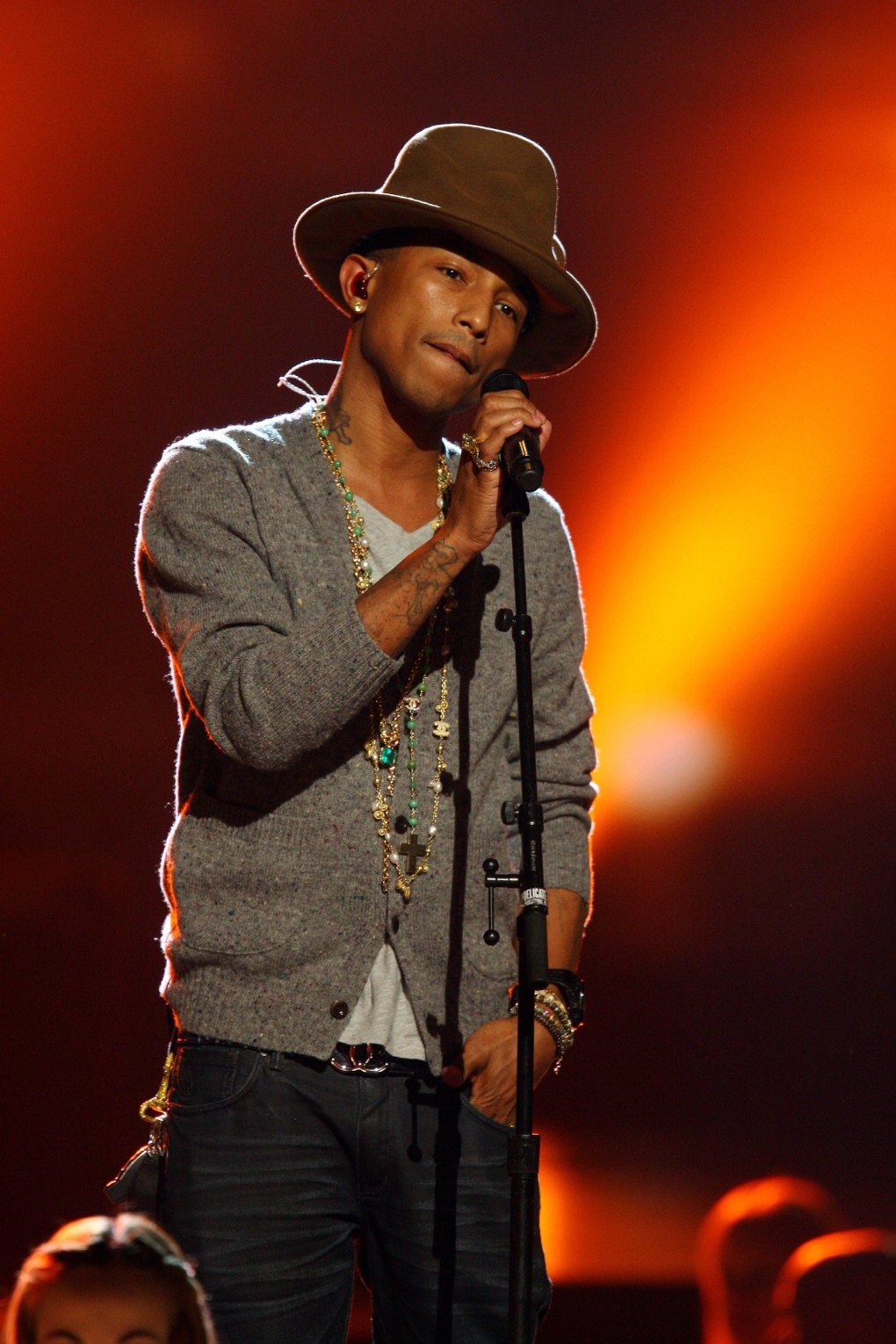 Pharrell auctions Grammy hat
