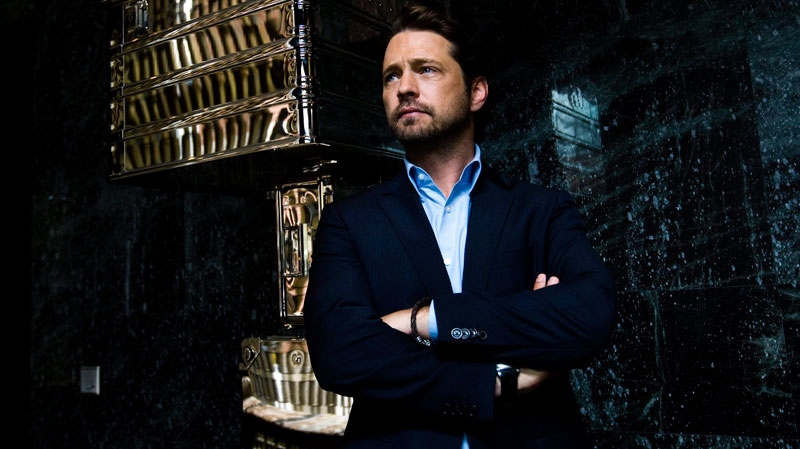 Jason Priestley poses for a photograph in Toronto. Priestley stars in the HBO series called 'Call Me Fitz'. (Nathan Denette / THE CANADIAN PRESS)  
