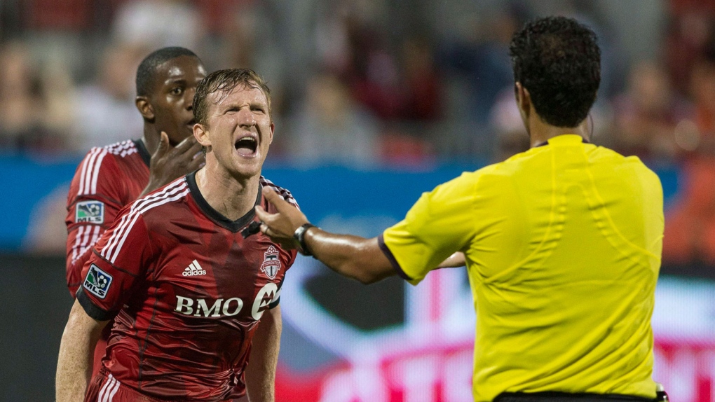 MLS to begin without referees