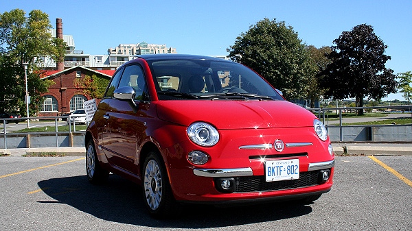 The Fiat 500 has hit Canadian shores after the automaker's lengthy absence from the country. (CTVNews.ca / Bill Wang) 