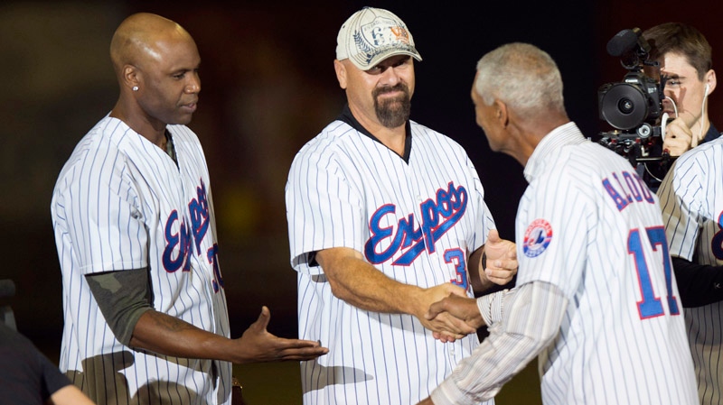 Former Montreal Expos manager Felipe Alou shakes h