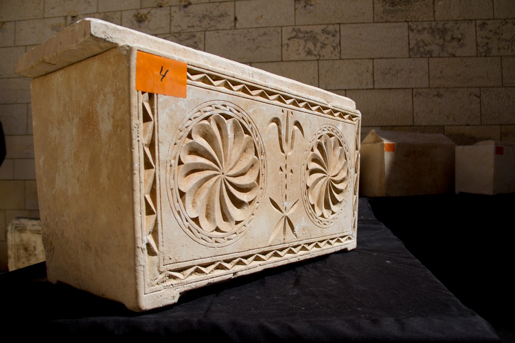 A 2,000 year-old Jewish burial box
