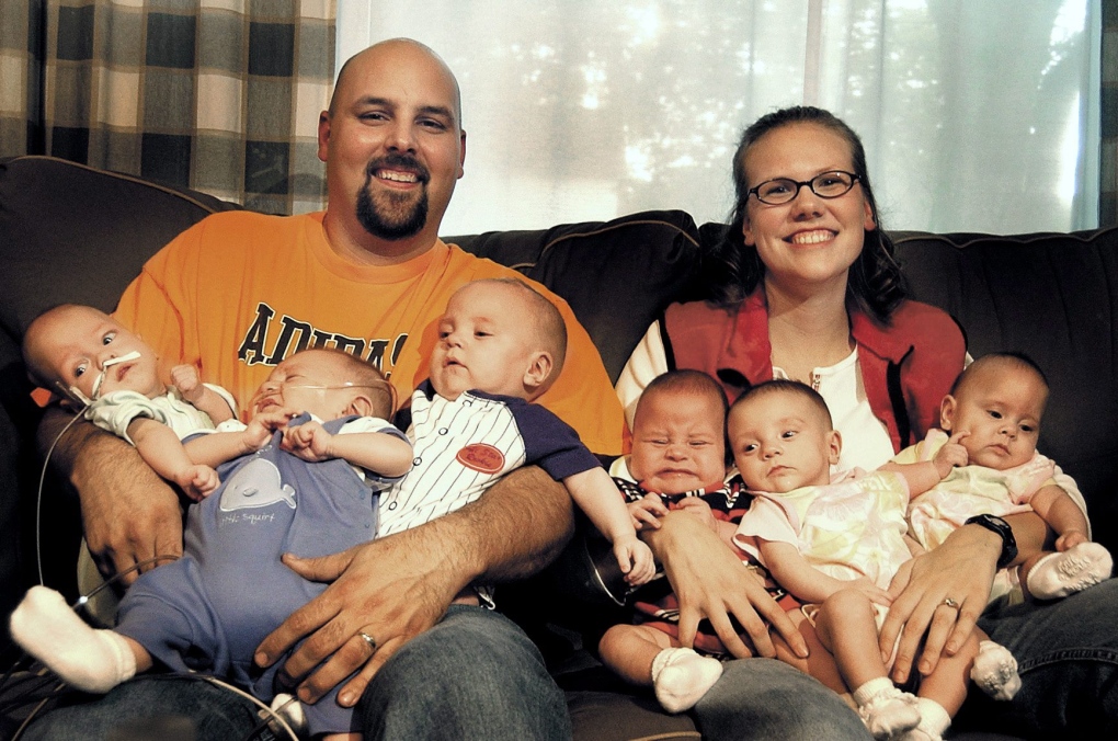 Father of Michigan sextuplets dies