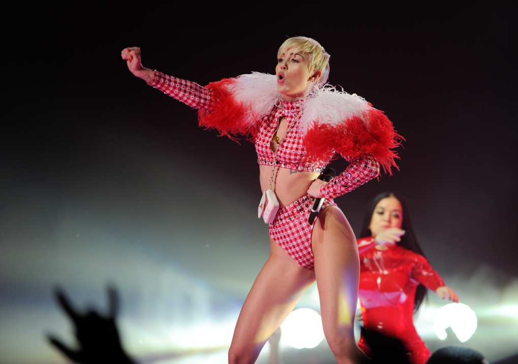 Miley Cyrus postpones US tour