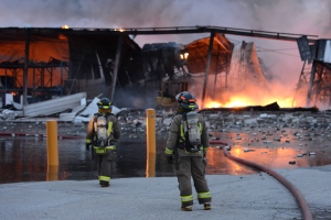 Huge fire breaks out near Toronto Pearson