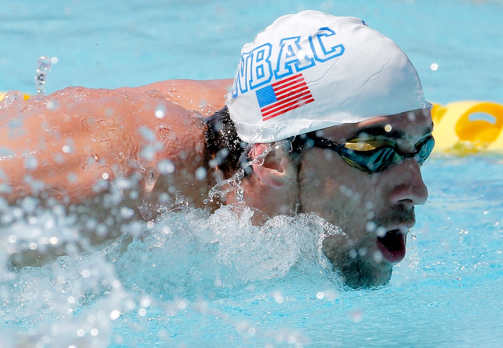 Michael Phelps warms up 