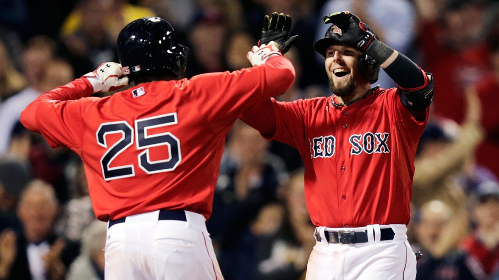 Red Sox's Dustin Pedroia congratulated for homer