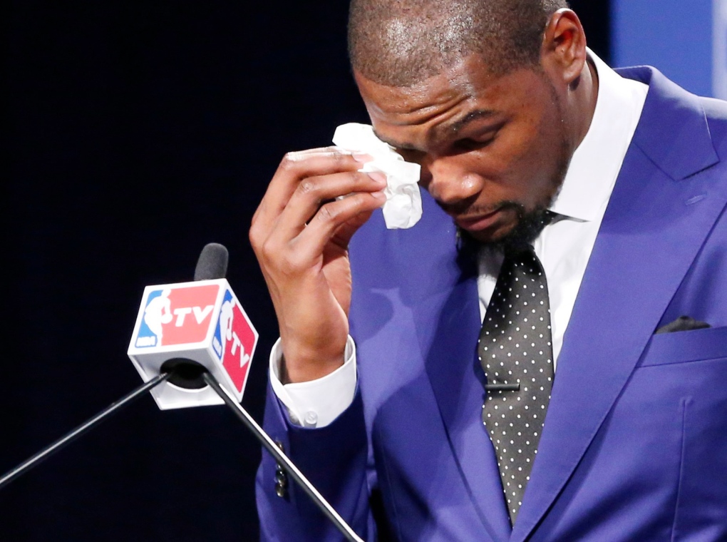 Kevin Durant thanks mom in accepting MVP award