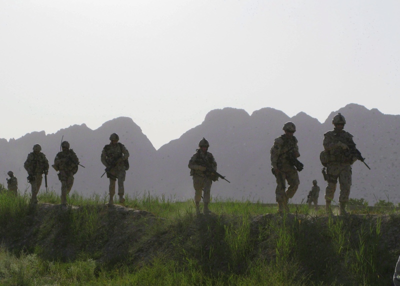 Canadian soldiers patrol an area in the Dand district of southern Afghanistan, Sunday, June 7, 2009. (Colin Perkel / THE CANADIAN PRESS)