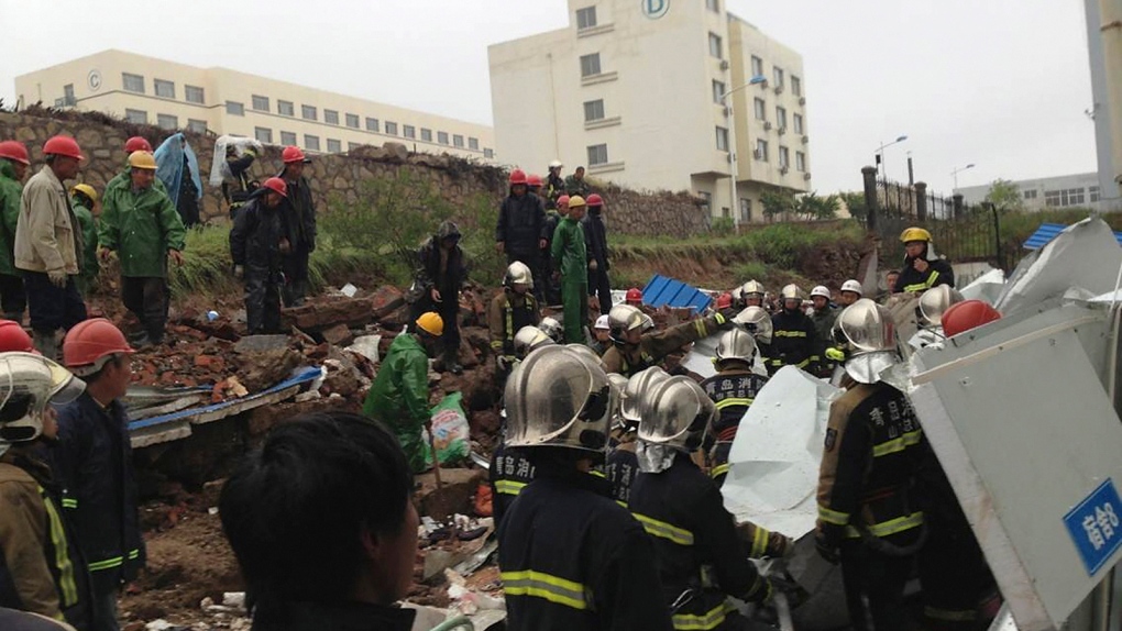 China wall collapse kills 18