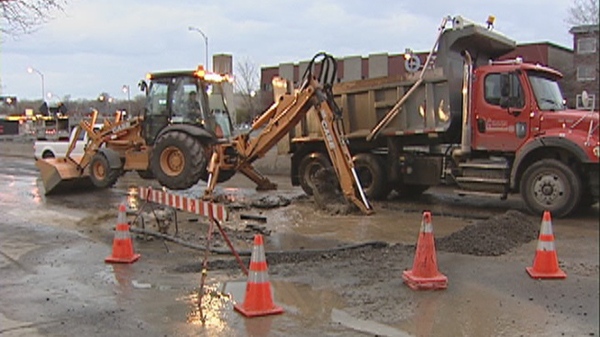 Construction crews will take most of the day to patch a water main break on Decarie Blvd. near Van Horne Ave. (Nov. 16, 2011)