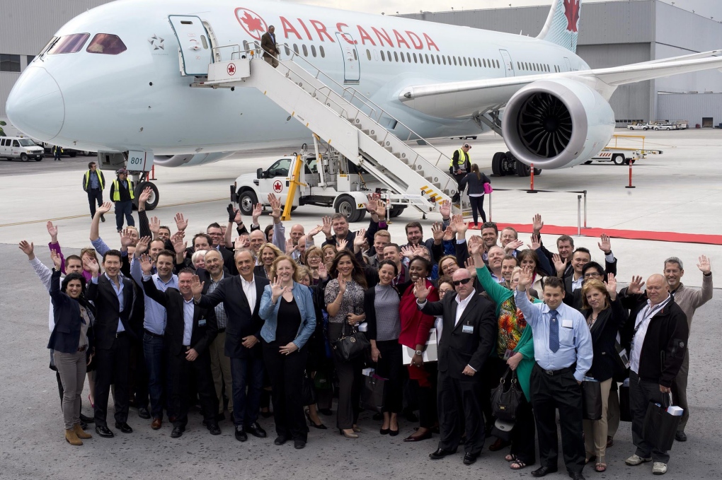 Air Canada's Dreamliner lands in Toronto