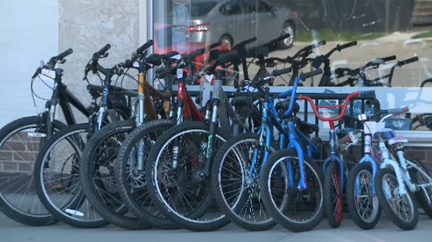 위니펙 시 위원회는 자전거 등록 의무화 동의안을 승인하여 자전거 도난에 반대하는 입장을 표명