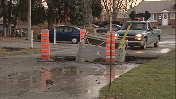 This sinkhole opened up overnight on Ivanhoe Crescent, Pointe Claire. (Nov. 21, 2011)