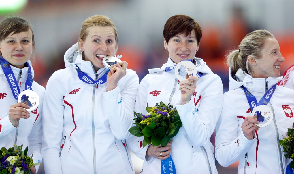 Polish speedskaters win silver in Sochi