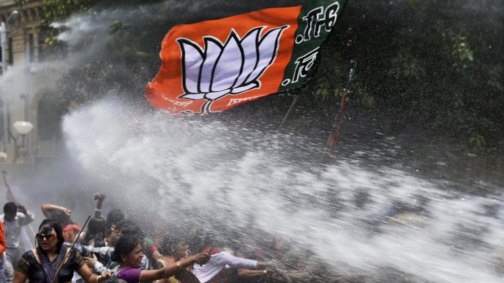 Indian anti-rape protesters hit with water cannons