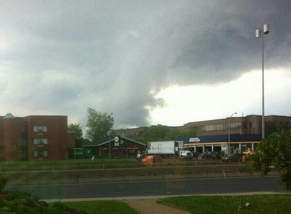 ‏@KrisClow_40 tweeted: "tornado forming in Dorval around 2:00 p.m." 