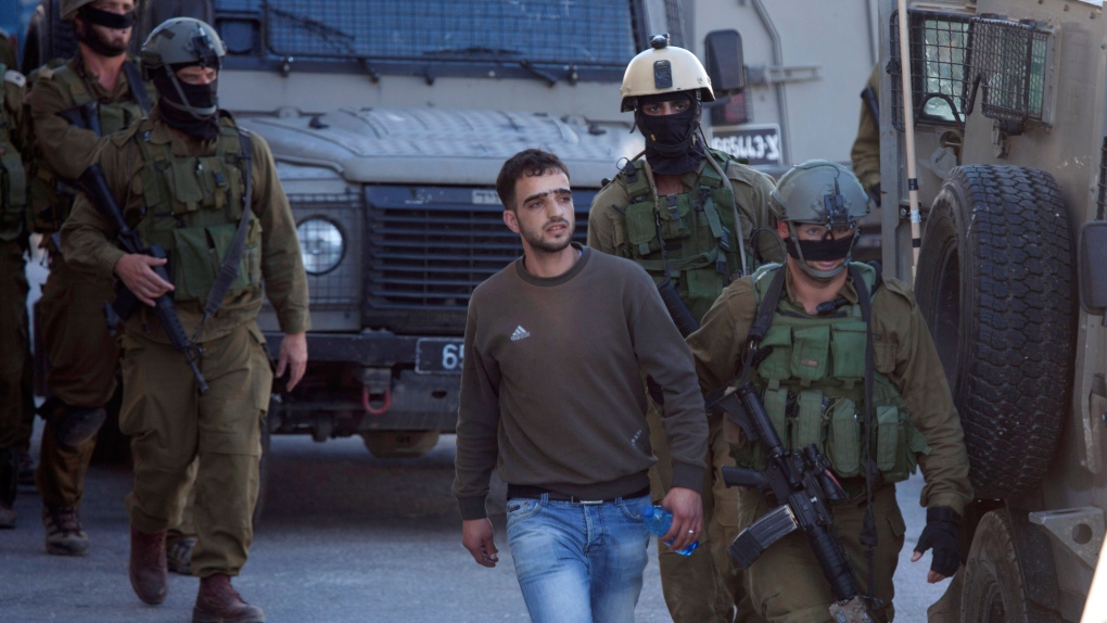 Israeli soldiers search West Bank for 3 teenagers