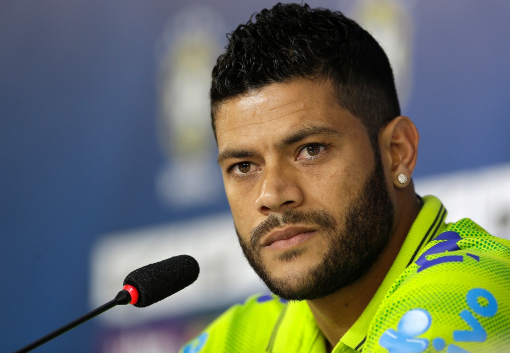 Striker Hulk leaves Brazil training with apparent muscle injury