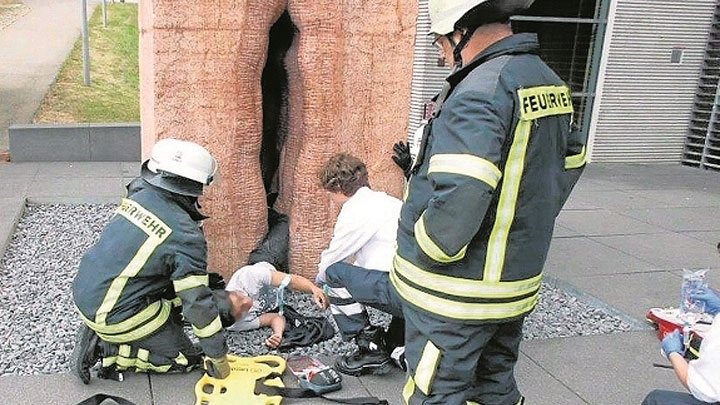 Man stuck in vagina sculpture in Germany