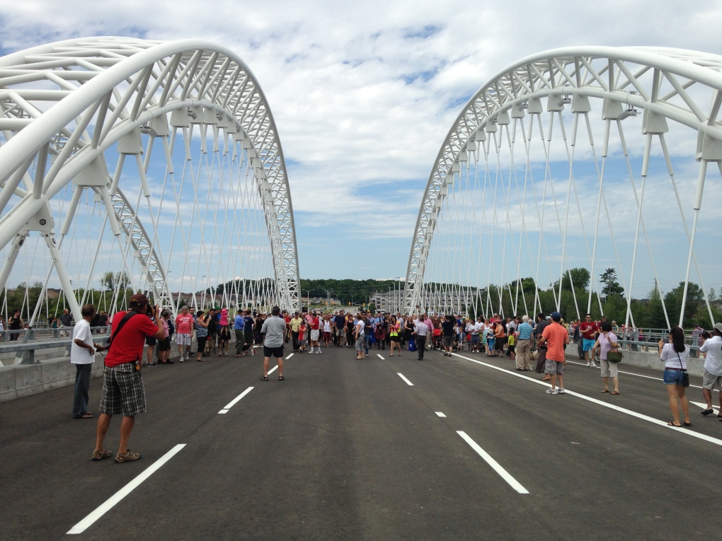 Strandherd-Armstrong bridge officialy opens