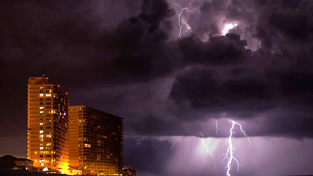 Lightning strike kills 1 in Colorado 
