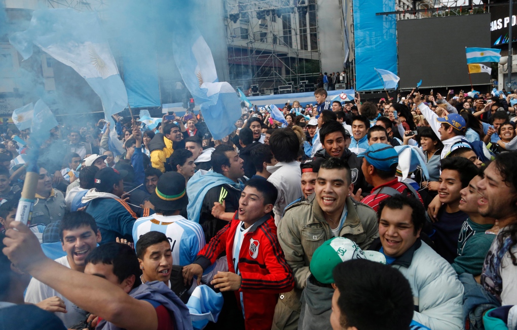 Argentina fans welcome soccer team home