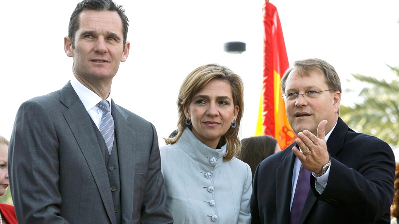 St. Petersburg Mayor Bill Foster, right, shows S.A.R. la Infanta Cristina of Spain, Duchess of Palma de Mallorca, centre, and her husband Inaki Urdangarin, Duke of Palma de Mallorca, left, the windows before cutting the ribbon to officially open the new Salvador Dali museum in St. Petersburg, Fla., Tuesday, Jan. 11, 2011. (AP / Chris O'Meara)