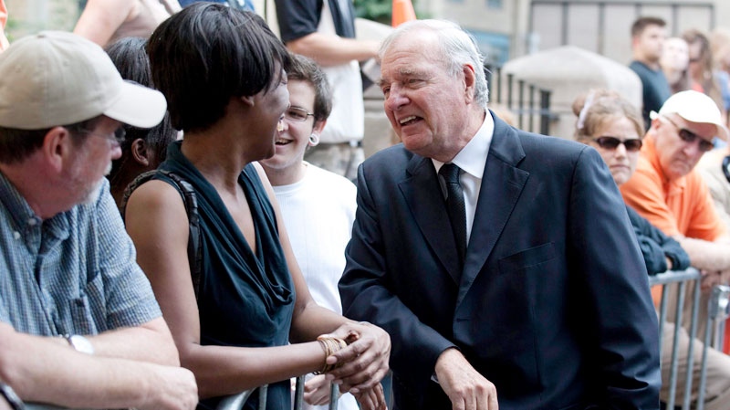 Former prime minister Paul Martin, centre, chats to members at Roy Thomson Hall in Toronto on August 27, 2011. (Chris Young / THE CANADIAN PRESS)