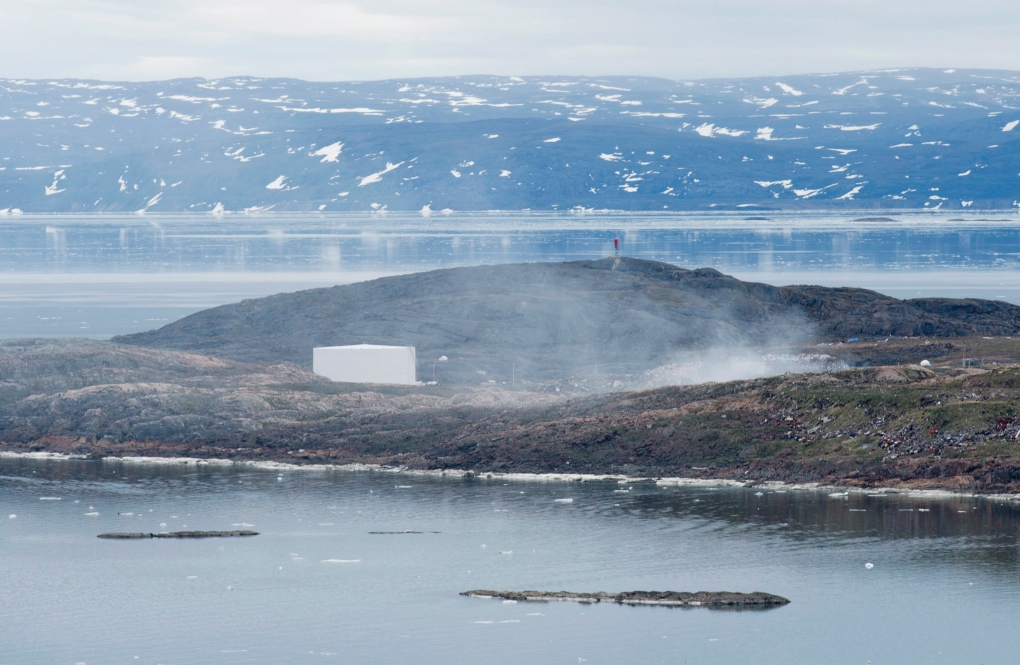 Garbage dump smoulders in Iqaluit