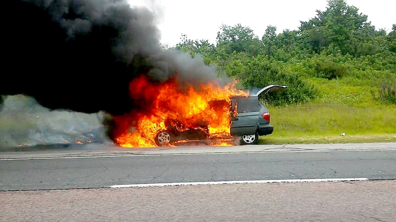 A vehicle fire along highway 400 caused some problems for drivers earlier today. (Angel Vizza / Facebook)