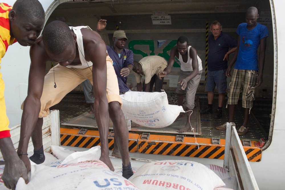 Workers in South Sudan unload grain 