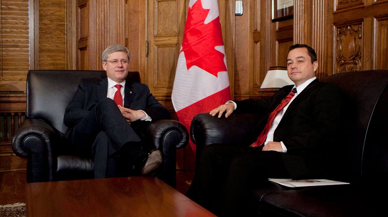 Prime Minister Stephen Harper sits down to speak with Assembly of First Nations Chief Shawn Atleo in his office on Parliament Hill in Ottawa on Dec. 1, 2011. (Adrian Wyld / THE CANADIAN PRESS)