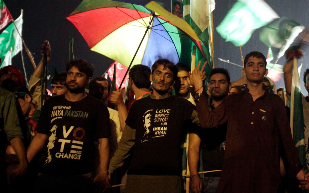 Pakistanis protest, call for gov't ouster