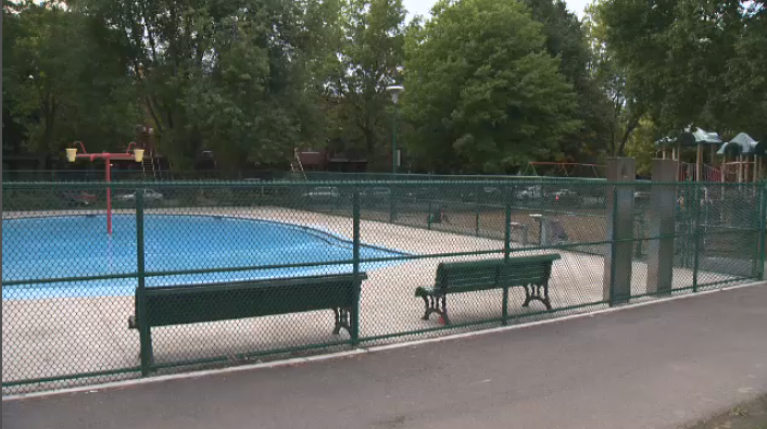 Mom gets in scuffle at Outremont pool