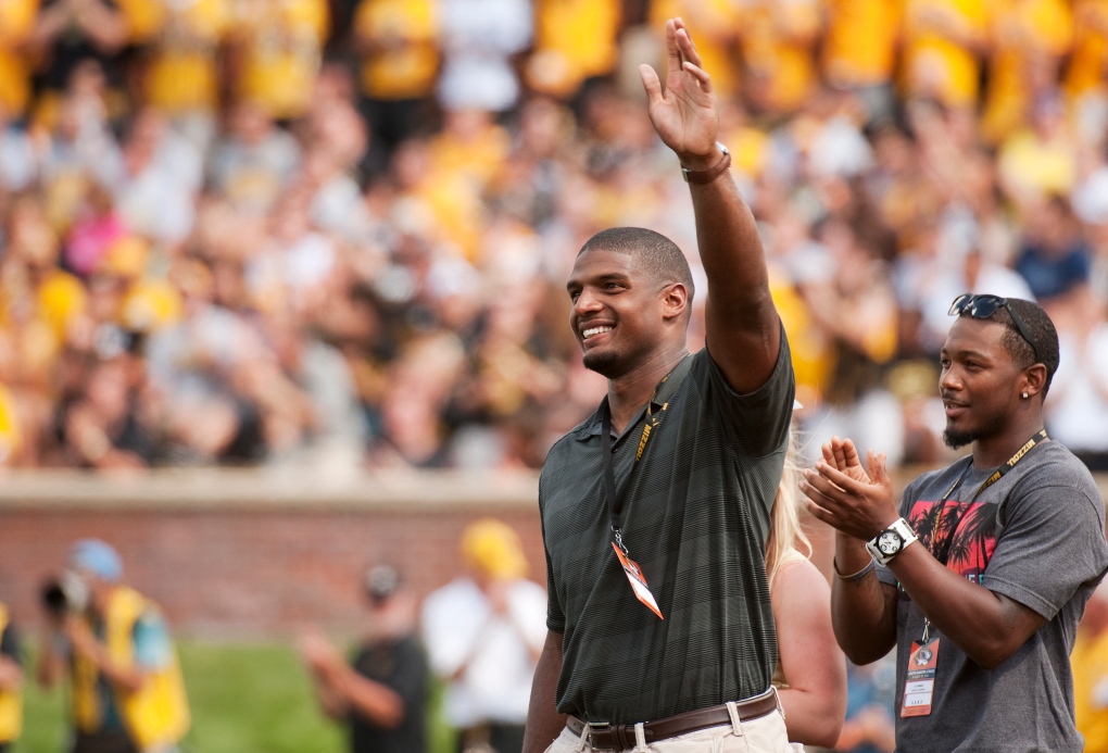 Michael Sam clears waivers after Rams cut