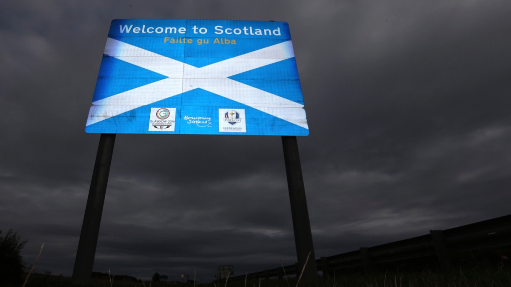 A sign welcoming motorists to Scotland