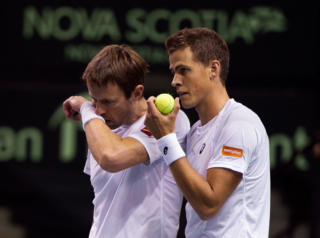 Colombia beats Canada in doubles at Davis Cup